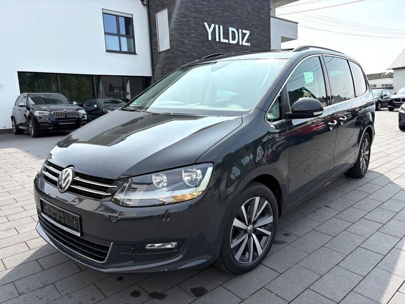 Grau Gebraucht 2020 VW Sharan Van / Kleinbus | 21.450 € (Fairer Preis) - Bild 1/4