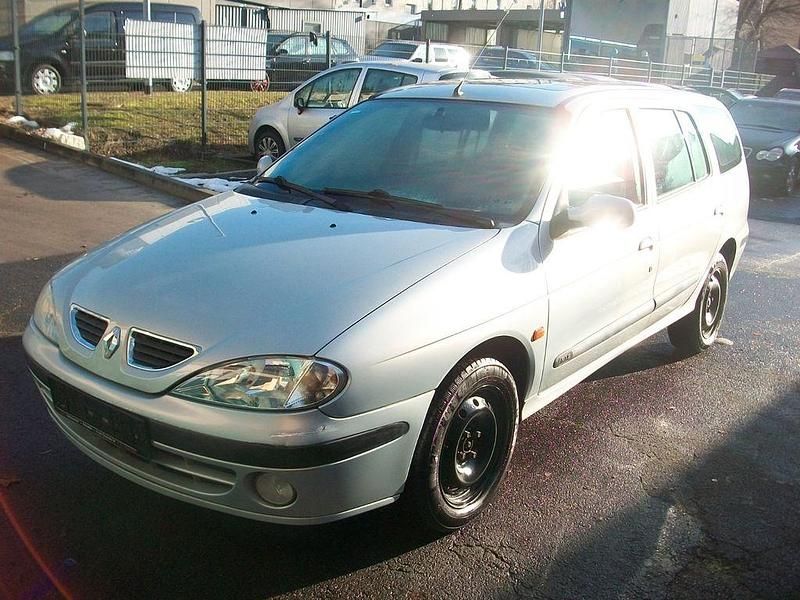 Silber Gebraucht 1999 Renault Mégane Limousine | 890 € (Guter Preis) - Bild 1/4