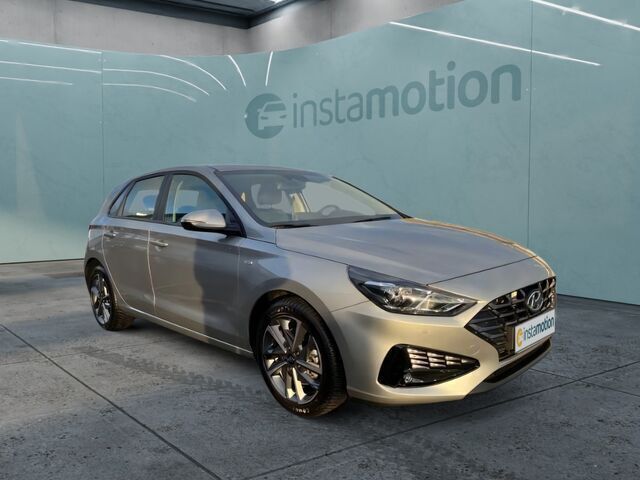 Silber Gebraucht 2023 Hyundai i30 Trend | 20.480 € (Fairer Preis) - Bild 1/2