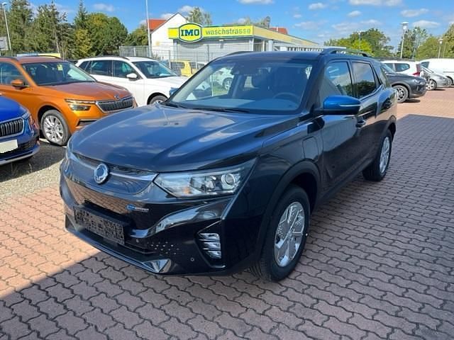 Spaceblack metallic Gebraucht 2024 Ssangyong Korando | 36.745 € (Teuer) - Bild 1/4