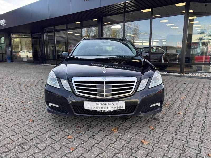 Gebraucht Mercedes E350 231 PS (169 kW) 2010 Schwarz Limousine