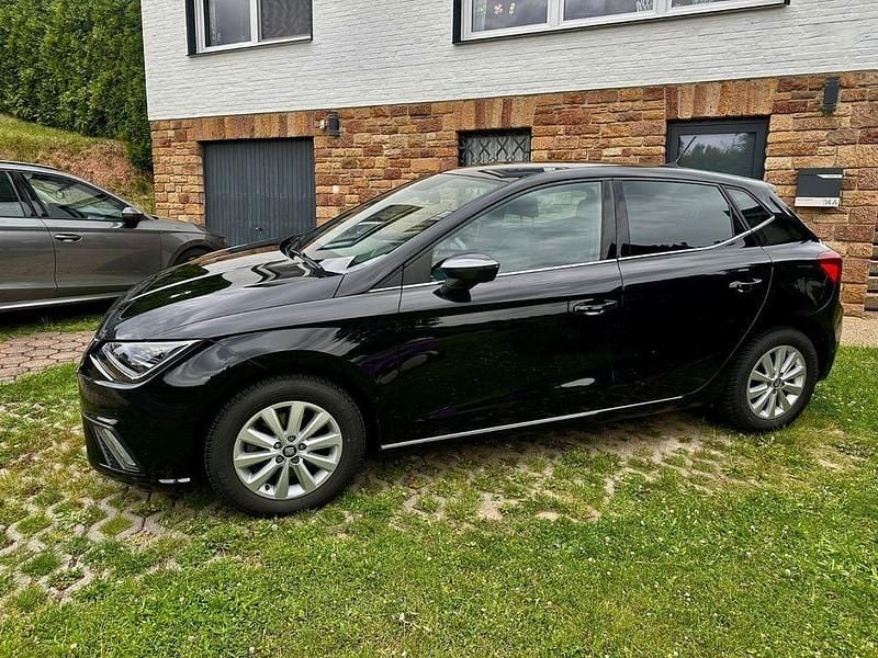 Schwarz Gebraucht 2022 Seat Ibiza XCELLENCE Limousine | 15.200 € (Superpreis) - Bild 1/4
