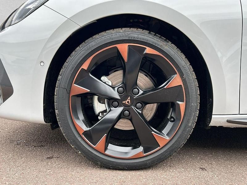 Neu Cupra Leon 150 PS (110 kW) 2025 Weiss Limousine