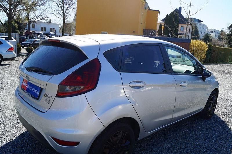 Gebraucht Ford Fiesta Trend 69 PS (50 kW) 2010 Silber Kleinwagen