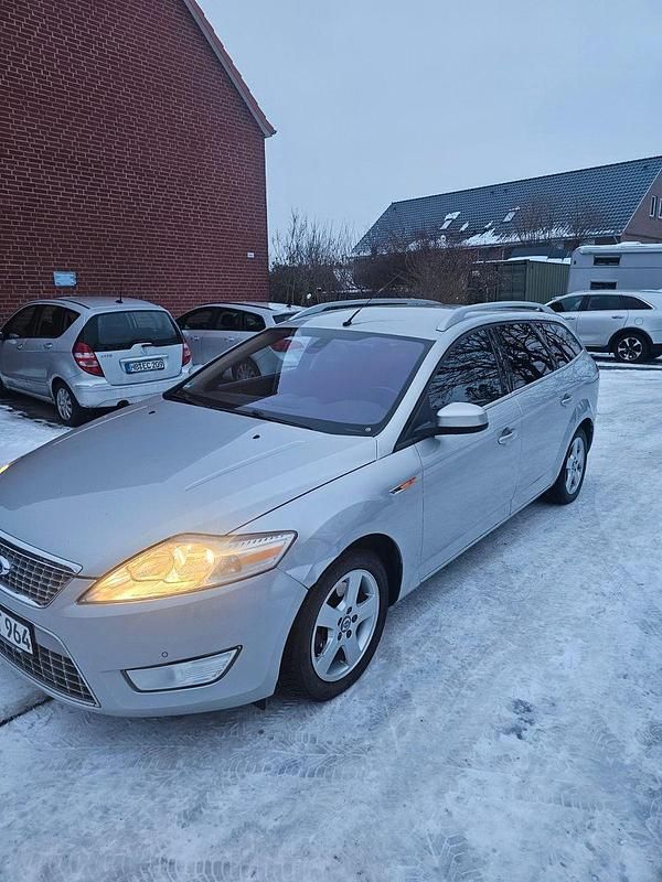 Gebraucht Ford Mondeo Titanium 140 PS (102 kW) 2007 Silber Kombi