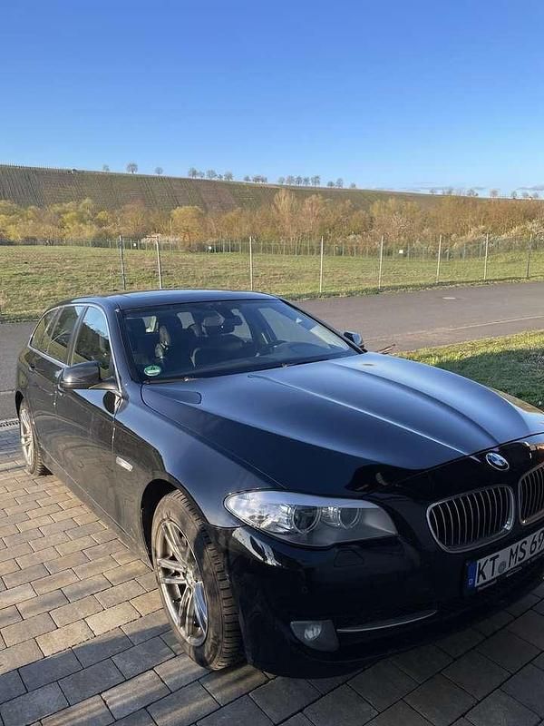Gebraucht BMW 520 184 PS (135 kW) 2012 Schwarz Kombi