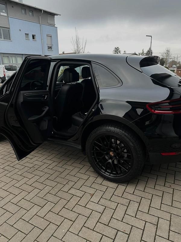 Gebraucht Porsche Macan 252 PS (185 kW) 2018 Schwarz SUV