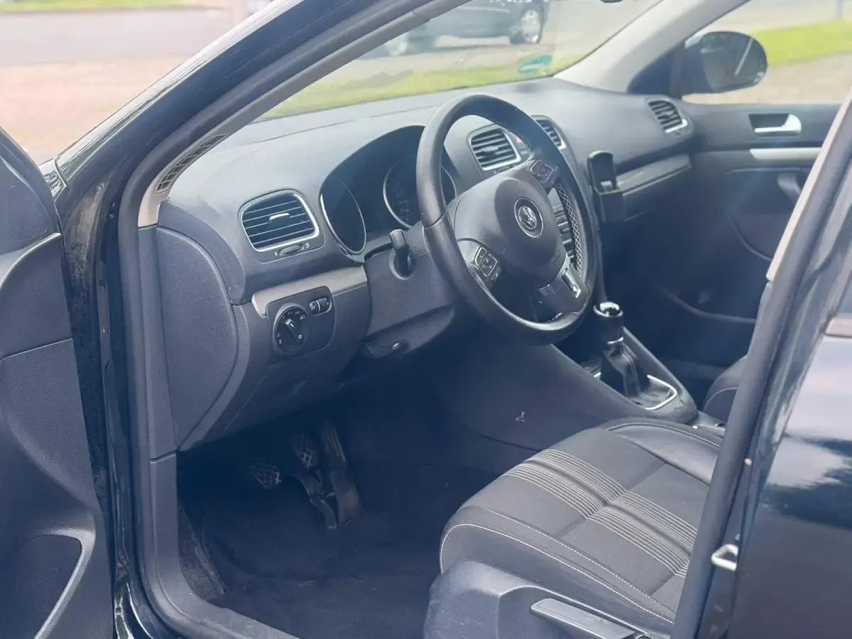 Gebraucht VW Golf VII Match 105 PS (77 kW) 2012 Schwarz Kombi