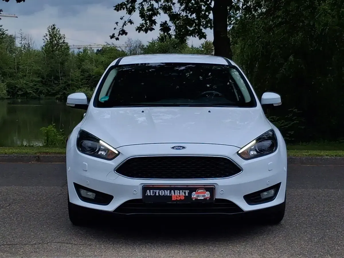 Gebraucht Ford Focus Cool & Connect 125 PS (91 kW) 2018 Weiß Kombi