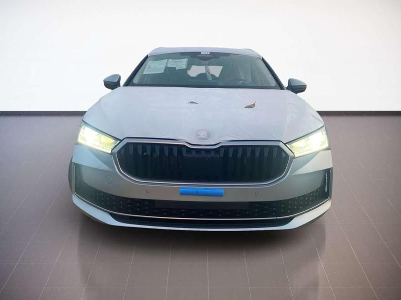 Neu Skoda Superb Selection 150 PS (110 kW) 2025 Aluminiumsilber Kombi