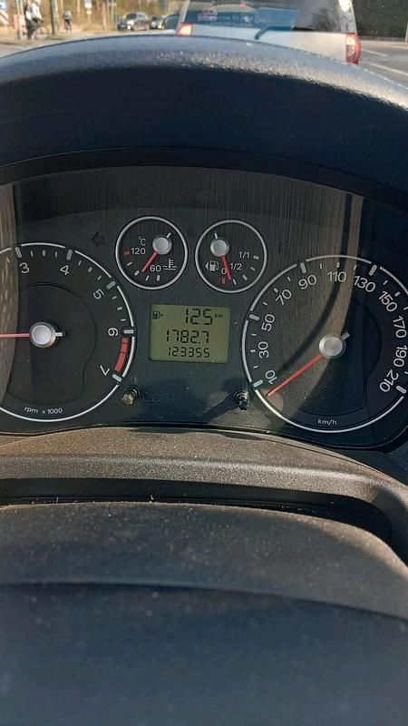 Gebraucht Ford Fiesta 78 PS (57 kW) 2006 Grau Kleinwagen