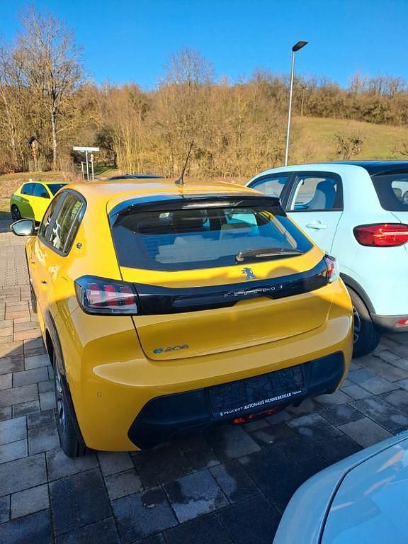 Gebraucht Peugeot e-208 Active 100 kW (136 PS) 2021 Gelb Kleinwagen