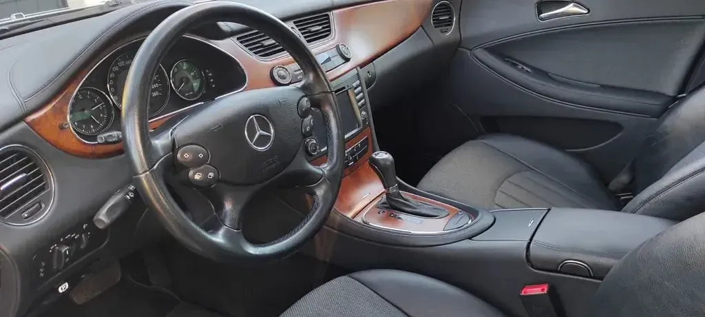 Gebraucht Mercedes CLS320 224 PS (164 kW) 2007 Silber Coupé