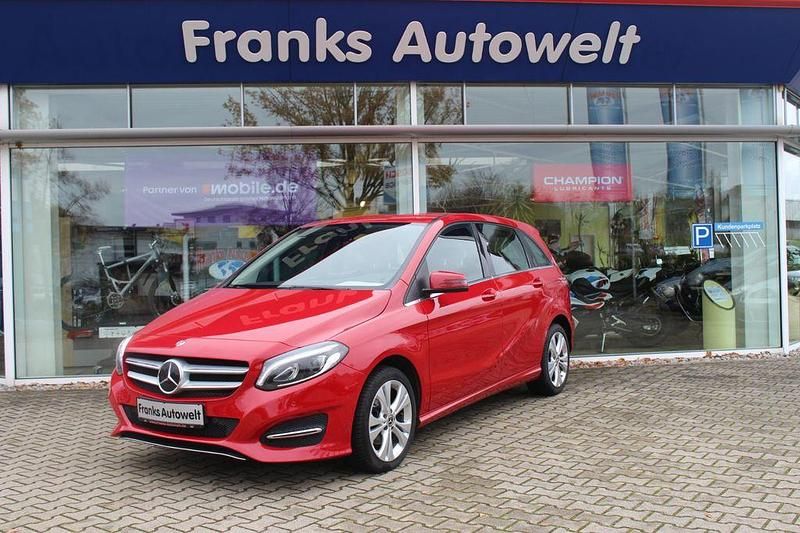 Rot Gebraucht 2018 Mercedes B200 Style Van / Kleinbus | 17.450 € (Fairer Preis) - Bild 1/4
