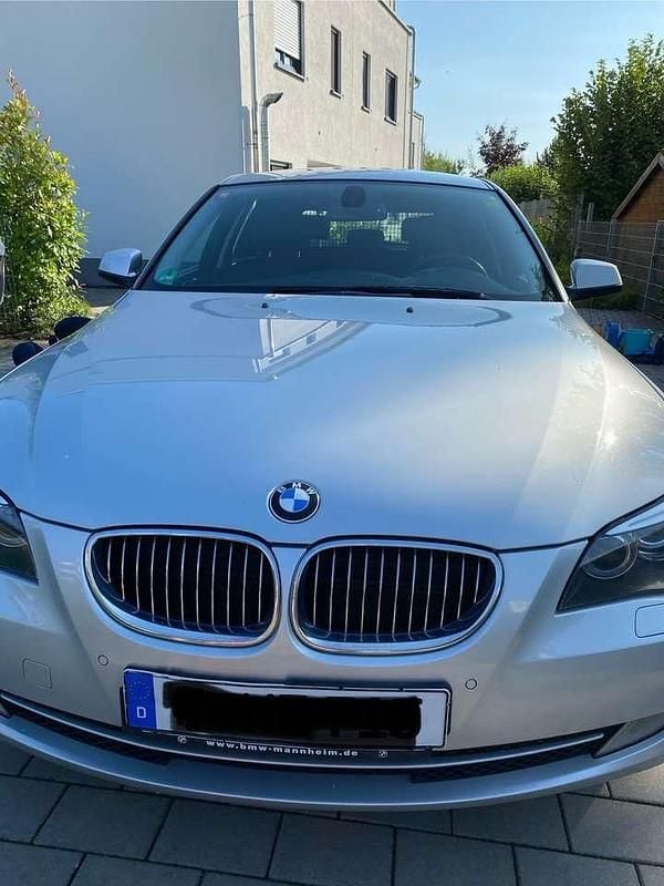 Silber Gebraucht 2010 BMW 525 Kombi | 4.000 € (Superpreis) - Bild 1/4
