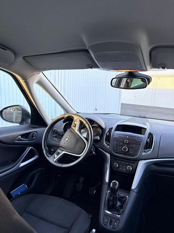 Gebraucht Opel Zafira 130 PS (95 kW) 2012 Schwarz Van / Kleinbus