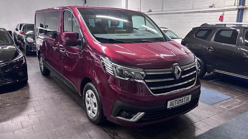 Rot Gebraucht 2022 Renault Trafic Van / Kleinbus | 27.370 € (Superpreis) - Bild 1/4