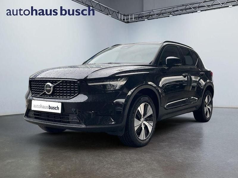 Neu Volvo XC40 Plus 197 PS (144 kW) 2025 Schwarz SUV