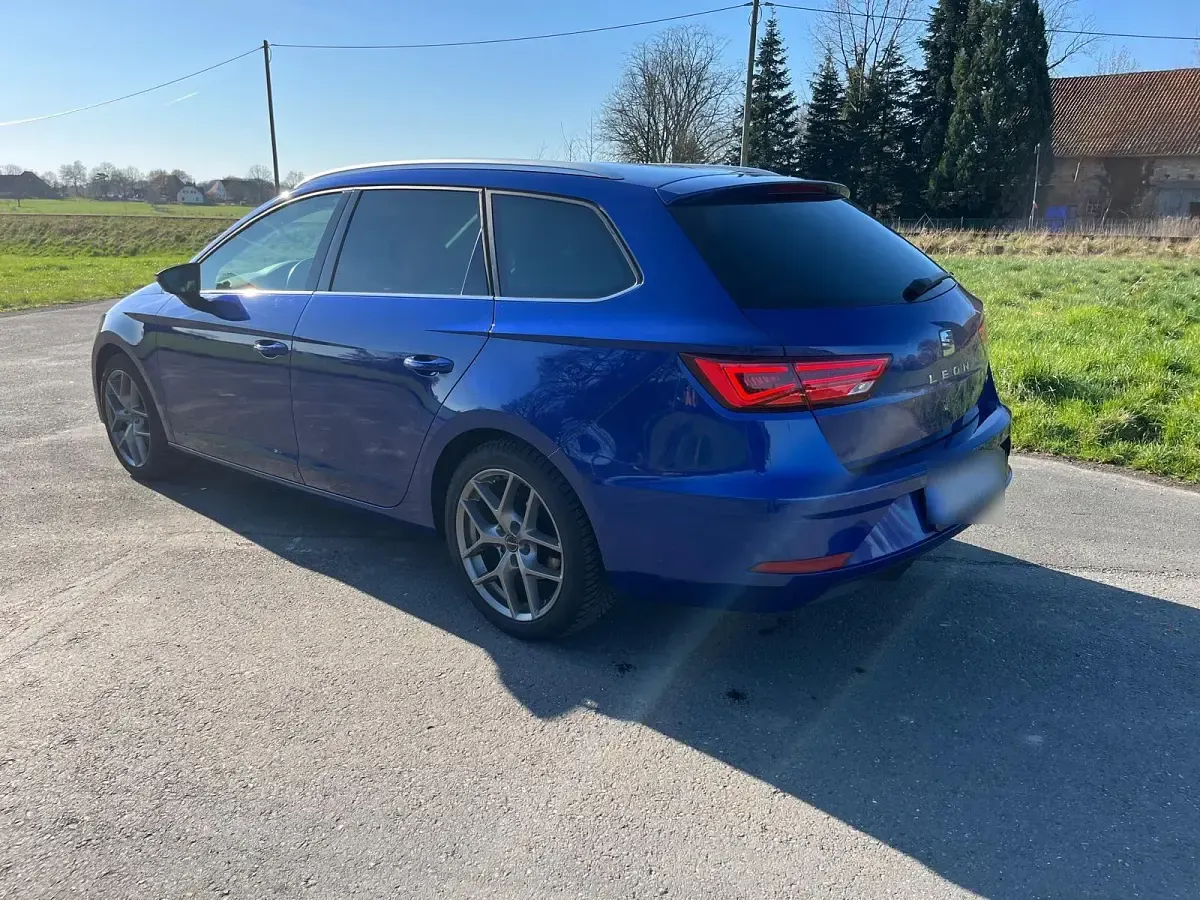 Używany Seat Leon ST 131 KM (96 kW) 2019 Niebieski Kombi