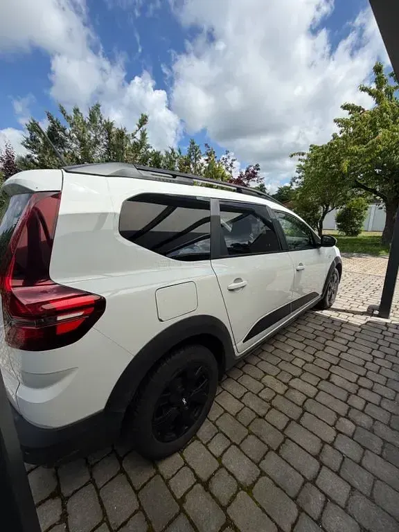 Gebraucht Dacia Jogger Expression 101 PS (74 kW) 2023 Weiß Van / Kleinbus
