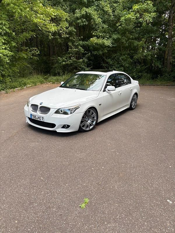 Weiß Gebraucht 2008 BMW 525 M Sport Limousine | 12.250 € - Bild 1/4