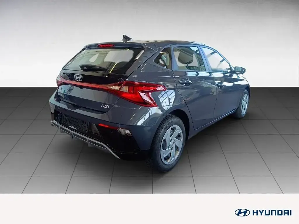 Gebraucht Hyundai i20 Select 101 PS (74 kW) 2025 Aurora grey / met Kleinwagen