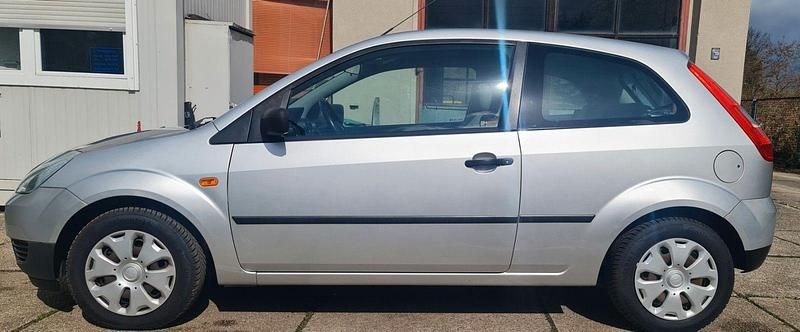 Usata Ford Fiesta 60 CV (44 kW) 2003 Argento Utilitaria