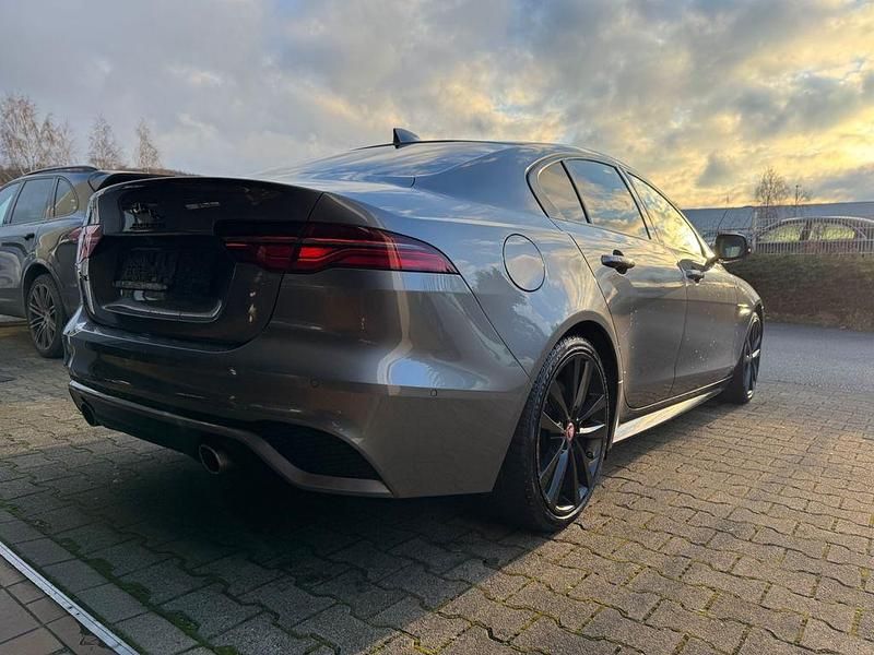 Gebraucht Jaguar XE R-Dynamic 250 PS (183 kW) 2022 Grau Limousine