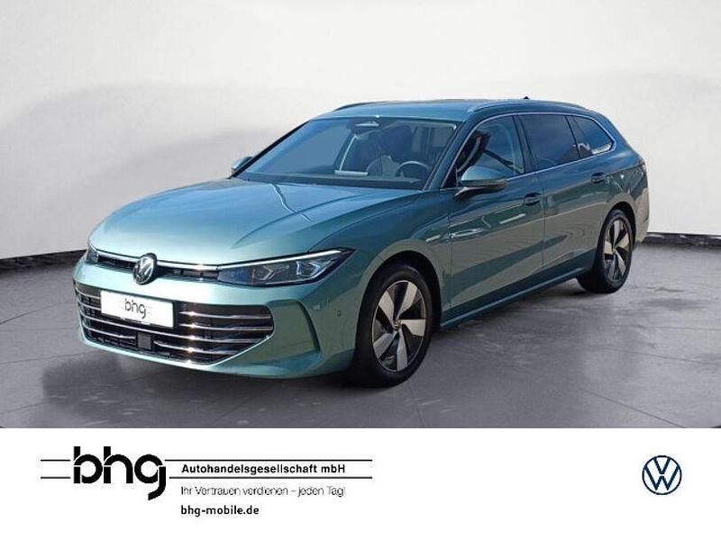 Grün Gebraucht 2025 VW Passat Elegance Kombi | 38.730 € (Guter Preis) - Bild 1/4