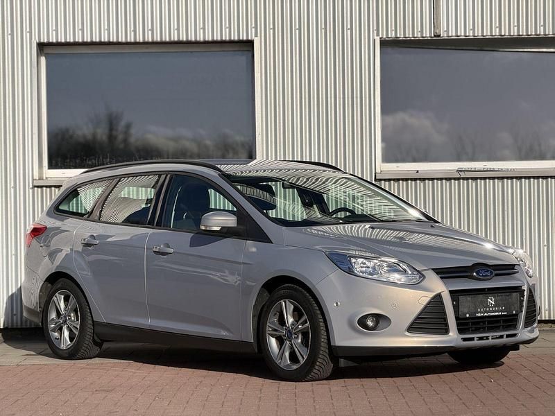 Gebraucht Ford Focus SYNC Edition 101 PS (74 kW) 2014 Micastonesilber metallic Kombi