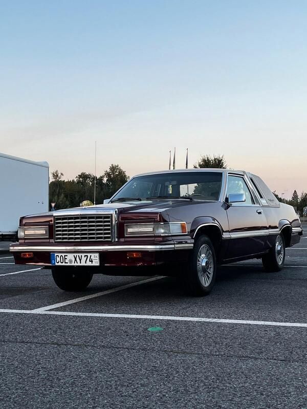 Rot Gebraucht 1982 Ford Thunderbird Limousine | 5.950 € - Bild 1/4