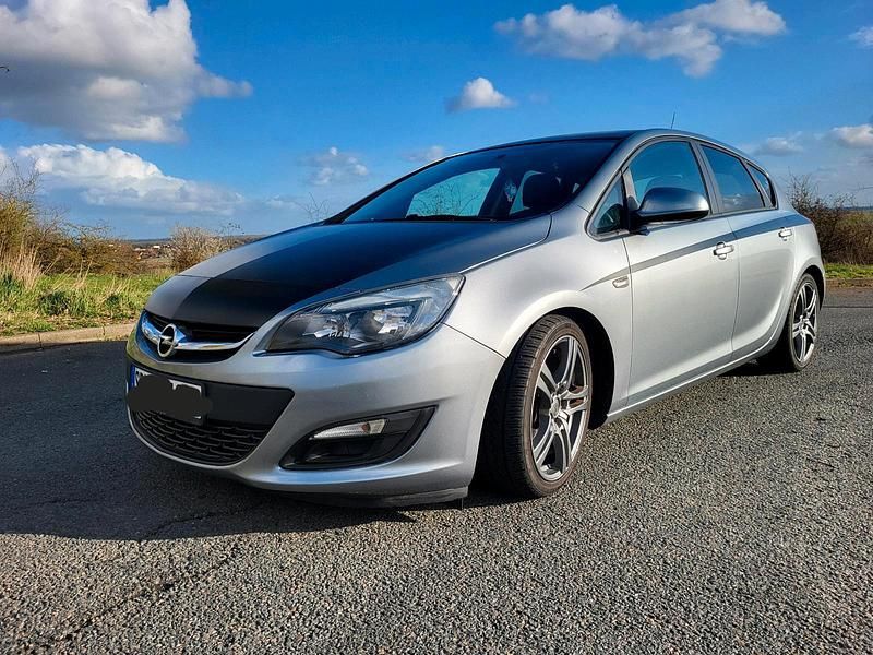 Gebraucht Opel Astra 116 PS (85 kW) 2013 Silber Limousine