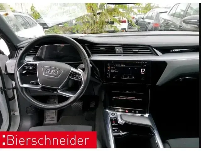 Second-hand Audi e-tron Sportback Advanced 300 kW (408 CP) 2022 Alb SUV