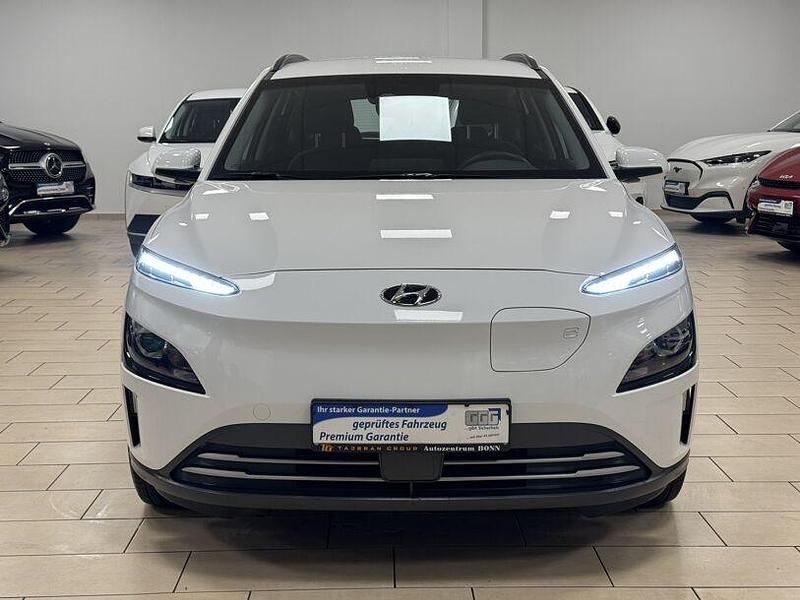 Gebraucht Hyundai Kona Select 100 kW (136 PS) 2023 Weiß SUV