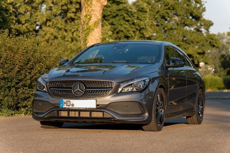 Grau Gebraucht 2018 Mercedes CLA180 Shooting Brake AMG Kombi | 18.999 € (Fairer Preis) - Bild 1/4