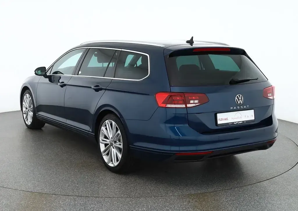 Gebraucht VW Passat 200 PS (147 kW) 2022 Blau Kombi