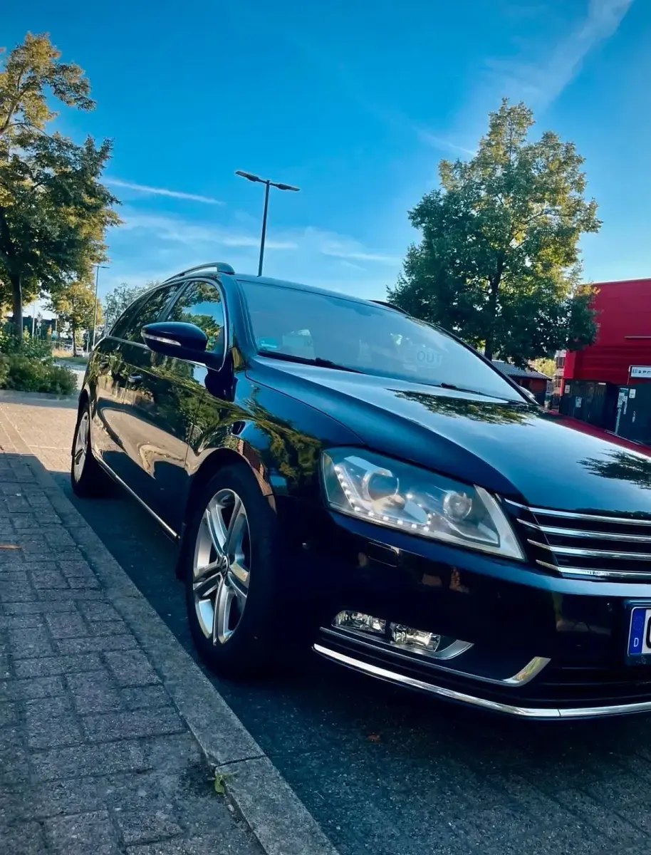 Gebraucht VW Passat Highline 140 PS (102 kW) 2012 Schwarz Kombi
