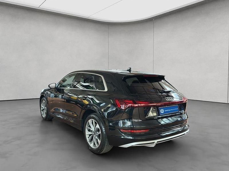 Gebraucht Audi e-tron S-Line 300 kW (408 PS) 2022 Mythosschwarz metallic SUV