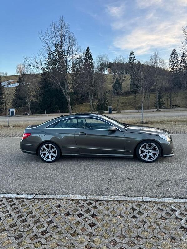 Gebraucht Mercedes E350 231 PS (169 kW) 2010 Andere farben Coupé