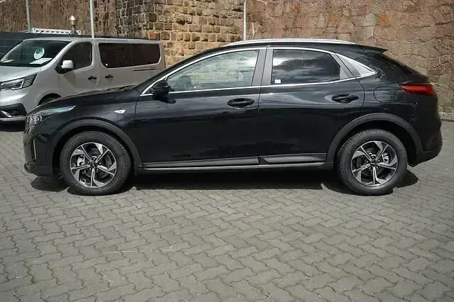 Neu Kia XCeed 150 PS (110 kW) 2026 Magmarotmet. SUV