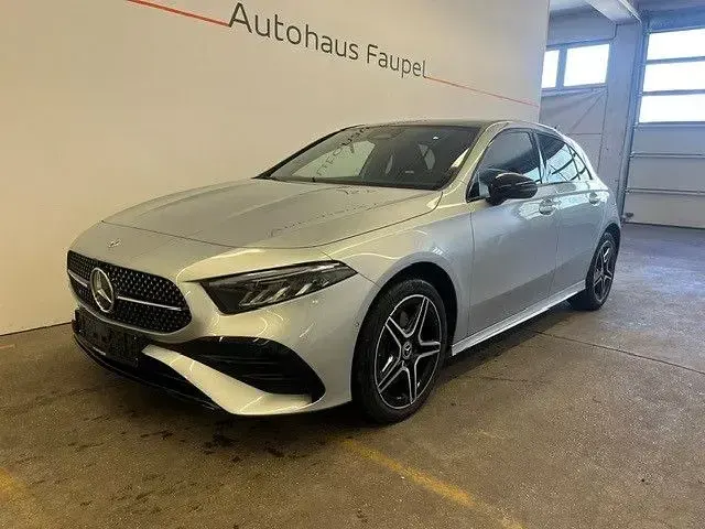 Gebraucht Mercedes A250 AMG line 163 PS (119 kW) 2025 Hightechsilber Limousine