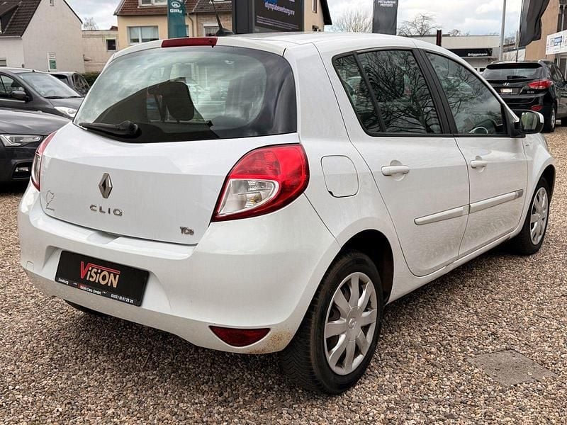 Gebraucht Renault Clio III 103 PS (75 kW) 2012 Weiß Kleinwagen