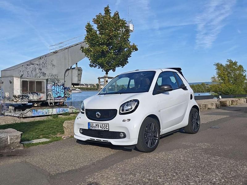 Weiß Gebraucht 2019 Smart ForTwo Electric Drive Brabus Cabrio | 11.600 € (Guter Preis) - Bild 1/4