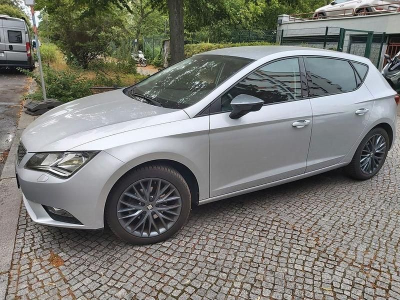 Grau Gebraucht 2016 Seat Leon CONNECT Limousine | 11.550 € (Fairer Preis) - Bild 1/4