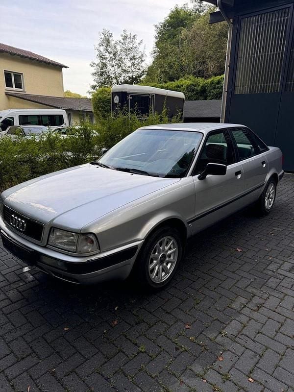 Gebraucht Audi 80 90 PS (66 kW) 1992 Silber Limousine