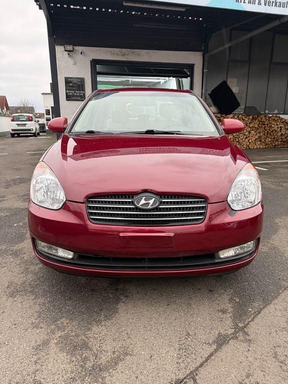 Gebraucht Hyundai Accent 75 PS (55 kW) 2009 Rot Limousine