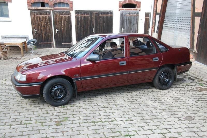 Gebraucht Opel Vectra 90 PS (66 kW) 1991 Rot Kleinwagen