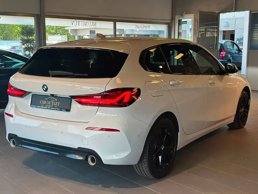 Gebraucht BMW 118 Shadowline 150 PS (110 kW) 2021 Alpinweiss iii Kleinwagen