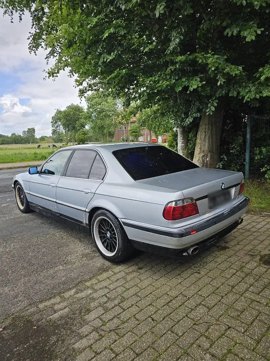 Gebraucht BMW 735 235 PS (172 kW) 1998 Silber Limousine