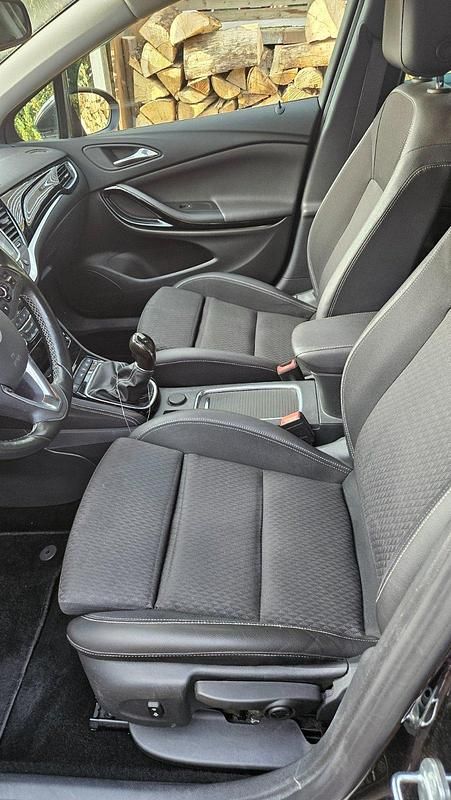 Usata Opel Astra 105 CV (77 kW) 2017 Nero Station wagon